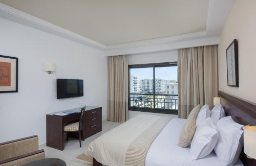 Les Berges Du Lac II Hotel | Le Corail Suites Hotel