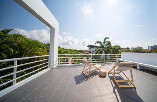 Kram Villa | Le Corbusier Style Villa In Green Neighbourhood with Pool