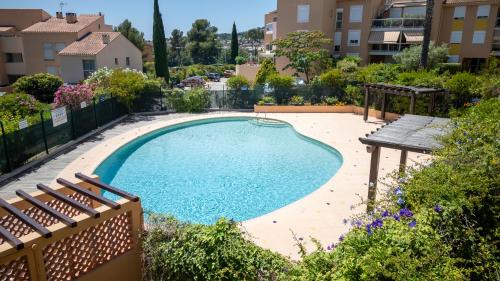 Carqueiranne Apartment | Le Corsaire - Séjour Relaxant, Plage & Piscine