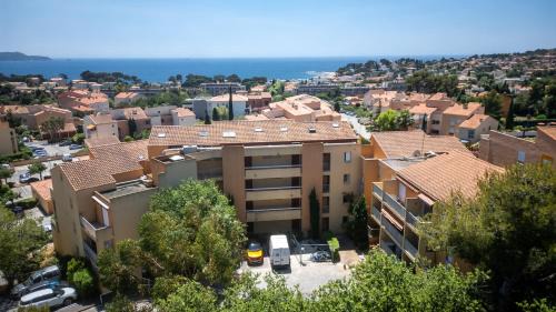 Carqueiranne Apartment | Le Corsaire - Séjour Relaxant, Plage & Piscine