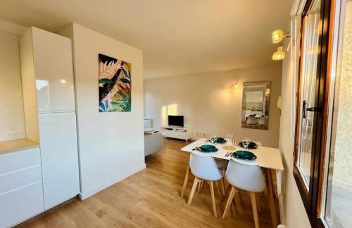 Bourgoin-Jallieu Apartment | Le Cosy Appart avec parking et balcon