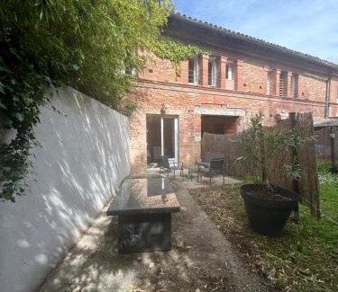 Grisolles Apartment | Le cosy Balat Biel RDC jardin spacieux