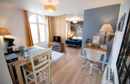 Centre-Ville Apartment | Le Cosy & Boisé de Pontoise