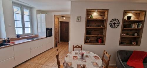 Chambery Apartment | Le cosy du Théâtre, duplex confortable au centre de Chambéry