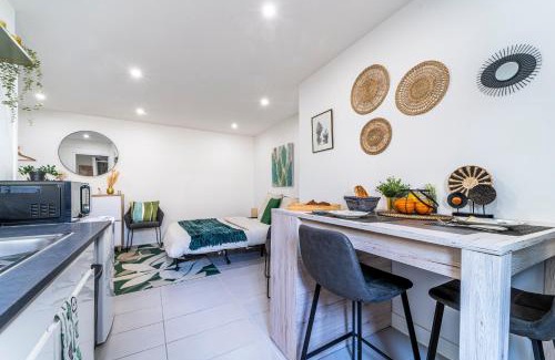 Flers-Bourg Apartment | LE COSY - Free Parking - Proche Gares Lille - Netflix - Wifi
