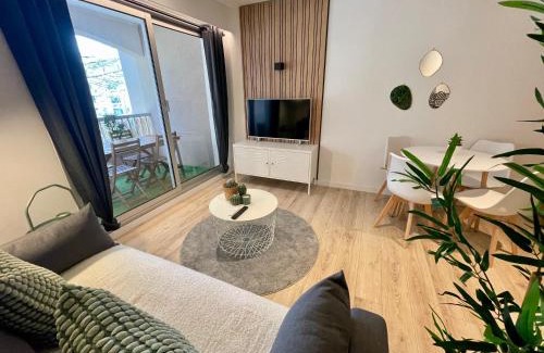 Saint-Mandrier-sur-Mer Apartment | Le Cosy Pin Rolland