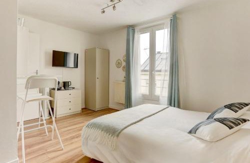 Notre-Dame Apartment | Le Courcillon Calme, Cour privée & Proche Château