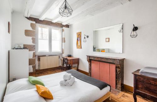 Richebourg - Saint-Clement Apartment | Le Cours Saint Pierre - Entre Château et Cathédrale
