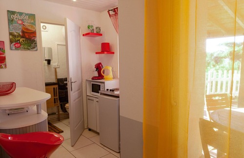 Ile du Levant Apartment | Le Cousteline - "Maisonnette" 20m2 Air conditioned Sea view Terrace