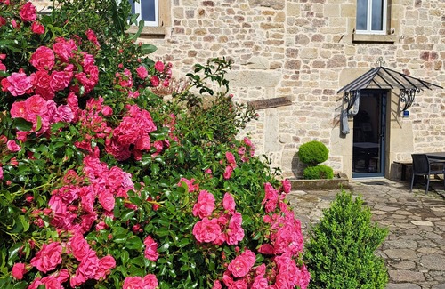 Recoules-Previnquieres House | Le Crochet de Pervenche, 4-star self-catering cottage in a quiet country setting