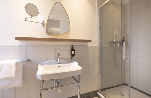 12th Arrondissement Hotel | Le Daum