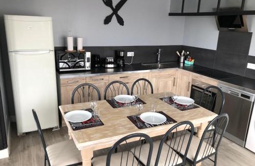 Saint-Martin de Brehal Apartment | LE DAUPHIN - 3 chambres - 8 personnes - proximité plage
