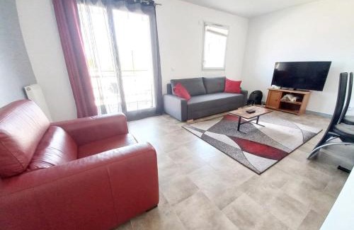 Bobigny House | Le Diplomate Tramway Balcon Parking et Wifi