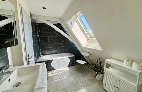 Morestel Apartment | Le Douare, Proche centre-ville, Parking