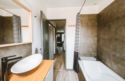 Tournon-sur-Rhone Apartment | Le DrômArdèchois - Gîte meublé 6 personnes Tournon sur Rhône - ÉCOLODGÎTE