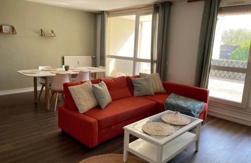 Royallieu Pompidou Apartment | Le Duplex Convivial de Compiègne