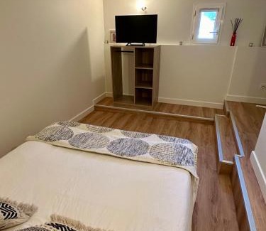 Miroir - Batignolles Apartment | Le Duplex - Gare - 4 Personnes