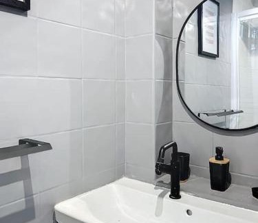 Centre Ville Apartment | Le Emmanuel - Place du change