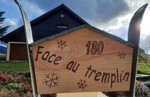 Autrans Apartment | le face au tremplin Appartement 5 pers entièrement rénové dec 2022 classé meublé de tourisme 3 étoiles emplacement unique a Autrans proche du village prestations de qualité