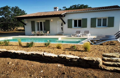 Cabrieres-d'Avignon House | Le Fiacre, house, private heated pool, air-conditioned living room Luberon, Provence.
