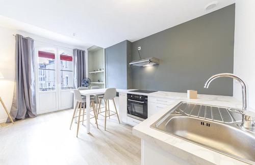 Laval Apartment | Le Ficus - Appartement refait à neuf, Laval centre