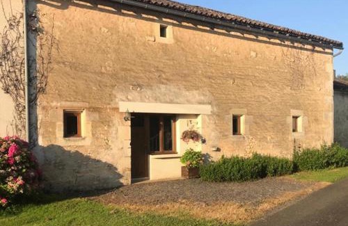 Sauze-Vaussais House | Le Figuier - 4 bedroom Farmhouse Gite