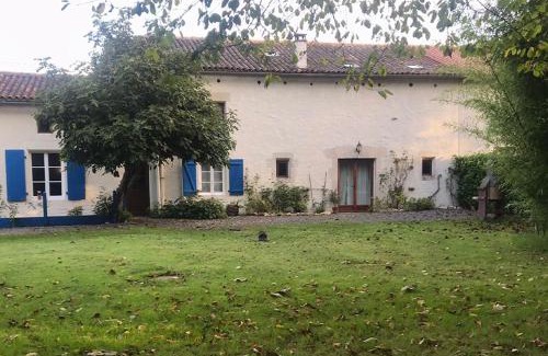 Sauze-Vaussais House | Le Figuier - 4 bedroom Farmhouse Gite