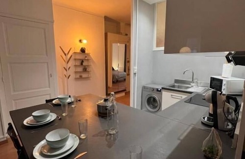Quartier Chorier-Berriat Apartment | Le Filmophile Spacieux Avec 2 Balcons et Garage Privé