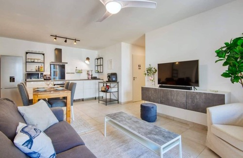 Aix-en-Provence Apartment | Le Fonction, classé 4 étoiles avec box