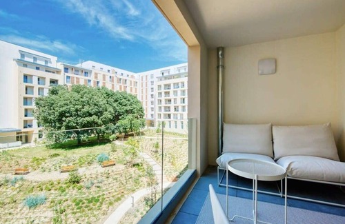Aix-en-Provence Apartment | Le Fonction, classé 4 étoiles avec box