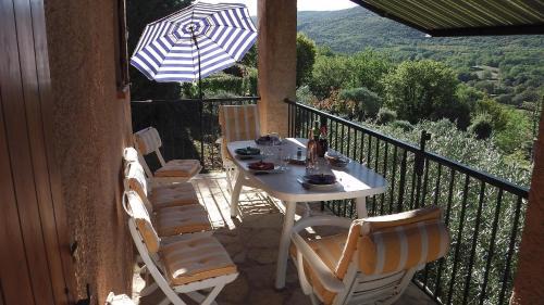Bauduen House | Le font castellan