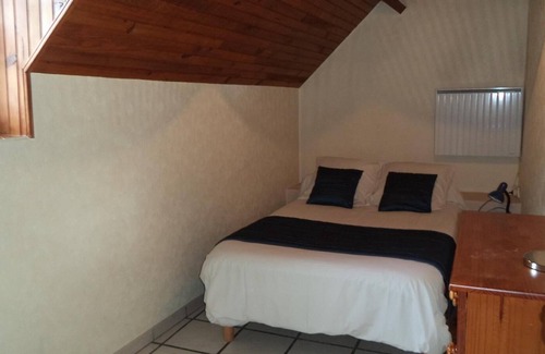Saint-Etienne-sous-Bailleul House | Les Voûtes-House-Cottage-Ensuite with Bath-Garden view