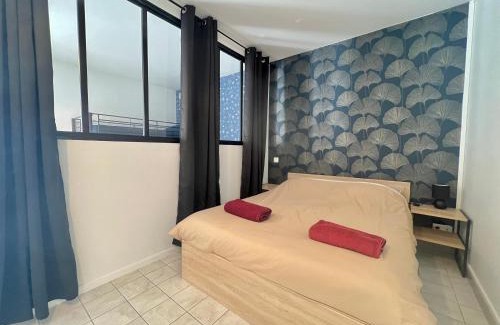 Saint-Georges-les-Baillargeaux Apartment | Le Grand Penon ~ Logement Spacieux à 6 min du Parc