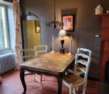 Saint-Julien-de-Civry House | Le gîte de Montjardin du Château de Vaulx