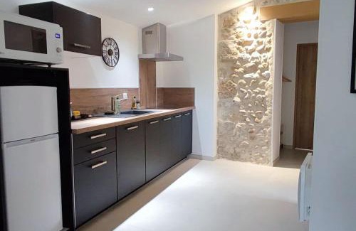 Allex House | Le gîte de la vieille pierre 'climatisé'