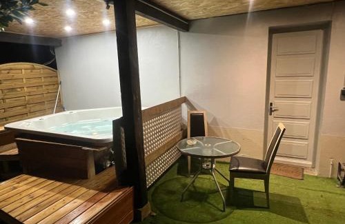 Paroisse Saint-Augustin-de-Chaux House | Le gîte du cavalier au cœur de la Forêt/jacuzzi