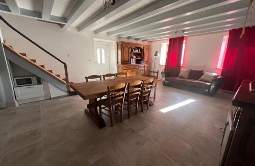 Claveisolles House | Le gîte du château