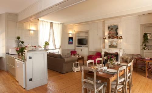 Tremblay-les-Villages House | Le gîte du Prieuré dans un coin de campagne