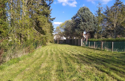 D'Huison-Longueville House | le Garage de Clercy Avec son Grand Jardin et Rivière