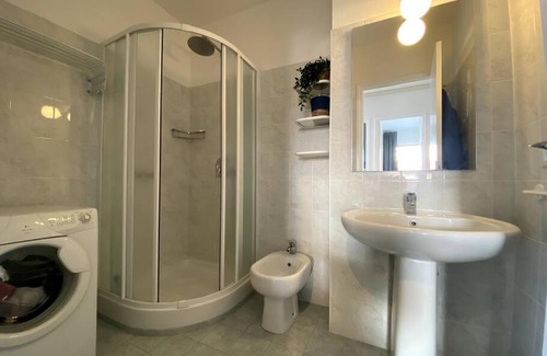 Menton Apartment | Le Garavan-vue mer-plage-clim-terrasse