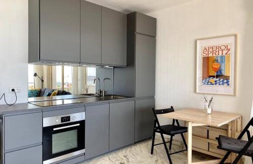 Menton Apartment | Le Garavan-vue mer-plage-clim-terrasse