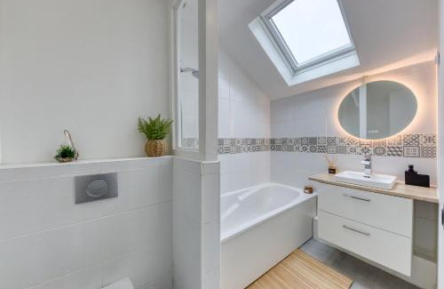 Cergy Apartment | LE GARDEN - 4 Chambres-8 Personnes Idéal famille,Groupe-amis-Jardin-Barbecue-babyfoot-Wifi