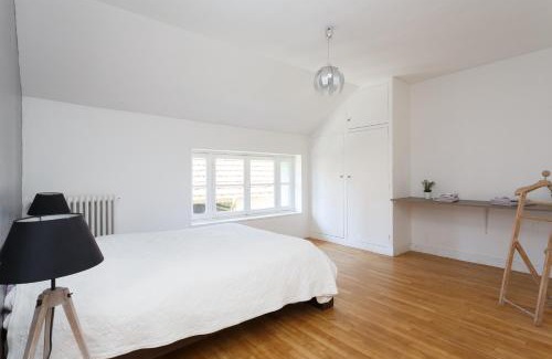 Acheres-la-Foret House | LE GARDEN LODGE - Gîte Confort - Séminaires - Séjour en Famille - Jardin - Parking - Wifi ! OFFRE SPECIALE