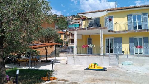 Casarza Ligure Bed & Breakfast | LE GEMME Bed & Breakfast con parcheggio e giardino