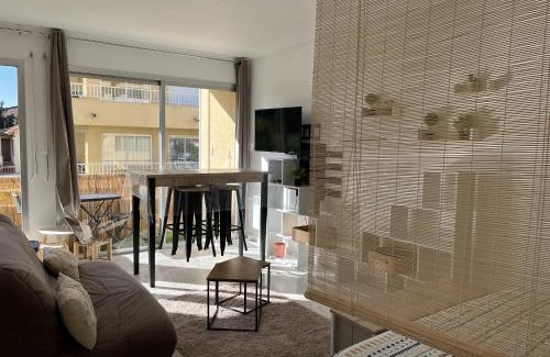 Frejus Plage Apartment | le GENEPY, studio 30m2, 4 p, balcon parking, clim