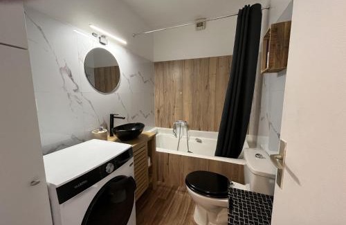 Frejus Plage Apartment | le GENEPY, studio 30m2, 4 p, balcon parking, clim