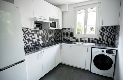 Vitry-sur-Seine Apartment | Le Gite de L'arbousier. Ambiance Cosy et Idéalement Situé Pour Découvrir Paris!