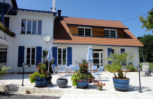 Lourdes House | Le Gîte de Merete with SPA, wheelchair accessible, 8-14 people
