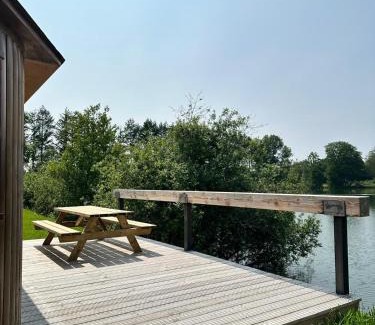Roye Ski Chalet | Le Gland - Cabane isolée au bord de l'eau & pêche