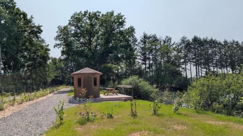 Roye Ski Chalet | Le Gland - Cabane isolée au bord de l'eau & pêche